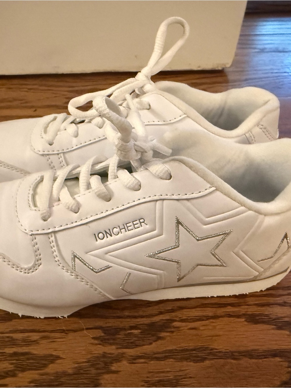 IONCHEER Girls Cheer Shoes White Silver Stars Youth Size 2.5 Never Worn